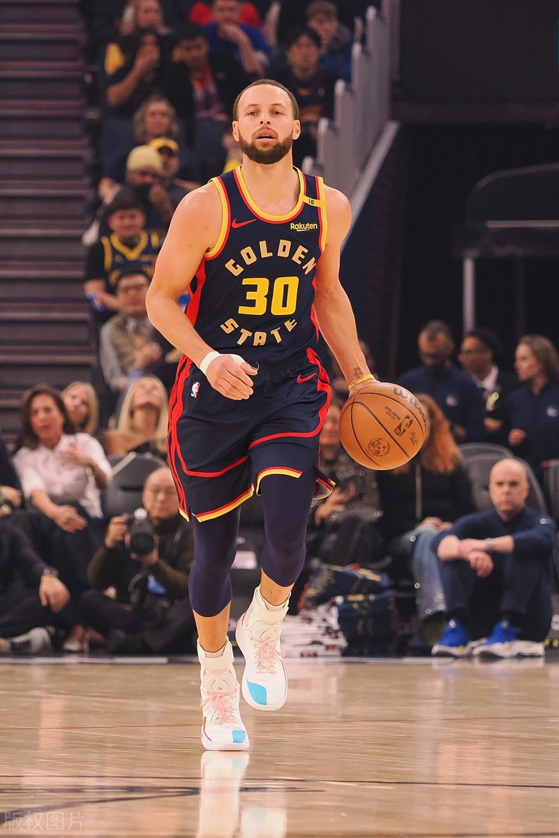 开云体育-库里连续十场比赛得分超过败北，公牛挑战极限！的简单介绍