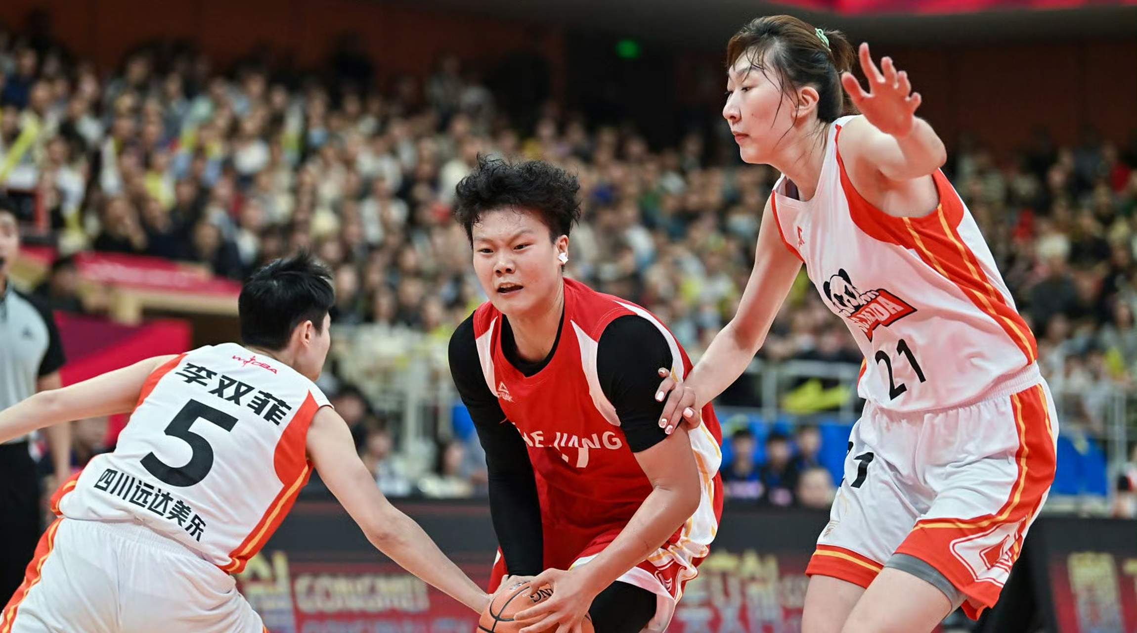 开云-JackeyLove爆冷击败中国队，势不可挡引爆全场！