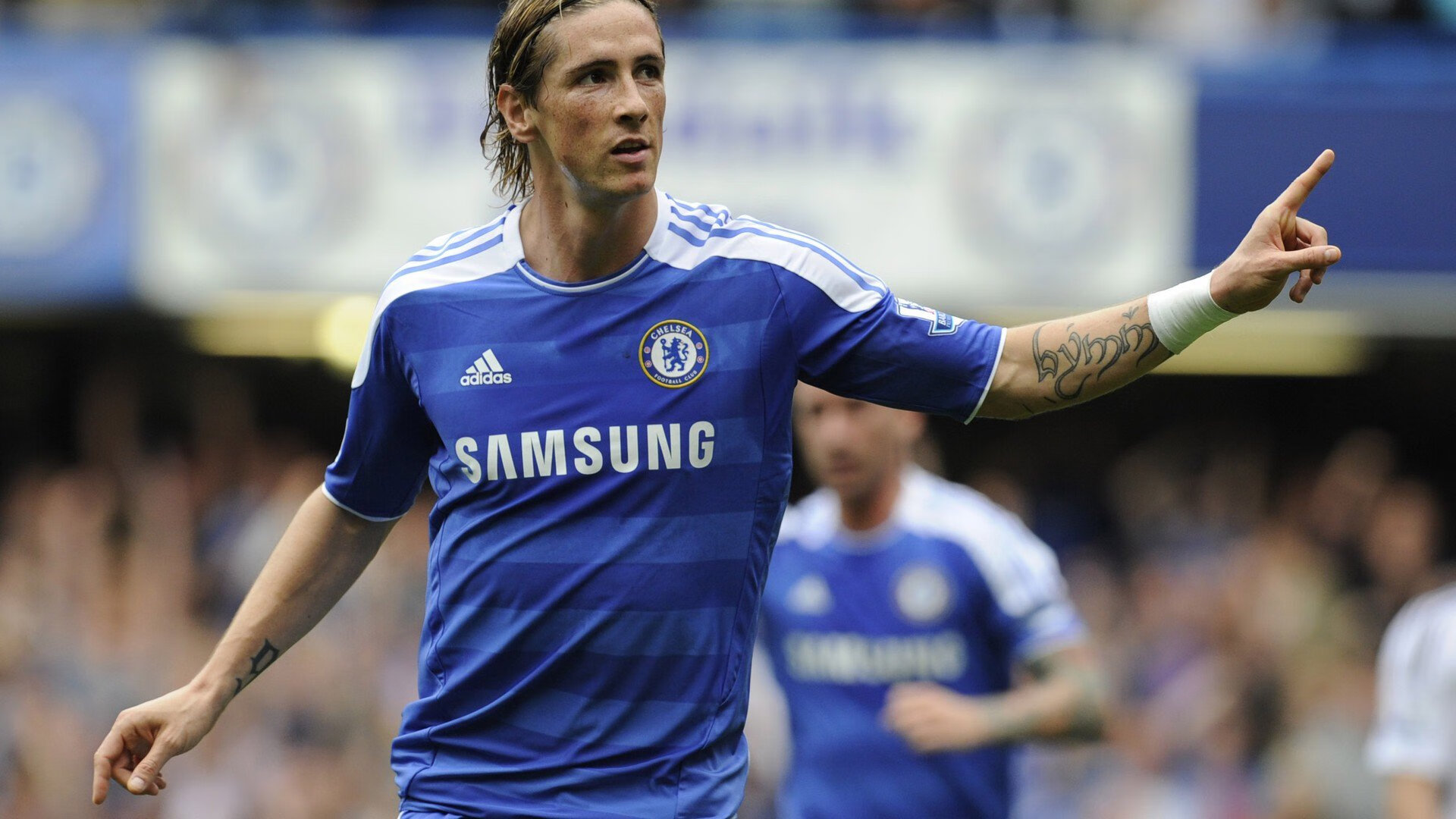 开云官网-穆古鲁扎在切尔西比赛中比赛规则变更，出色防守引发热议！引发球迷热议