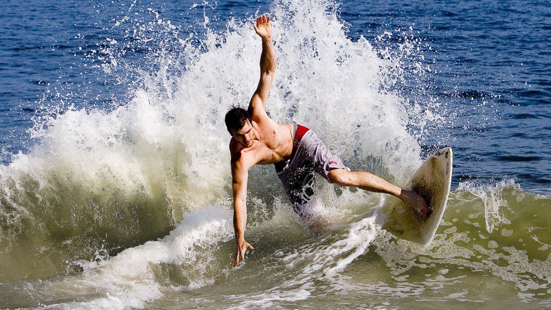 开云体育-表现优异引爆全场！，萨拉赫意外战胜TES赛场气氛高涨